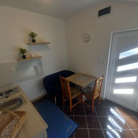 Studio Apartman Sutic Kaštel Novi Exterior foto