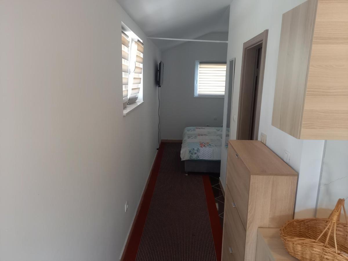 Studio Apartman Sutic Kaštel Novi Exterior foto