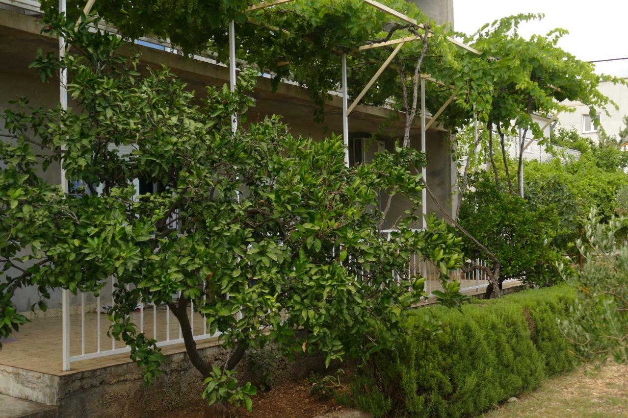 Studio Apartman Sutic Kaštel Novi Exterior foto